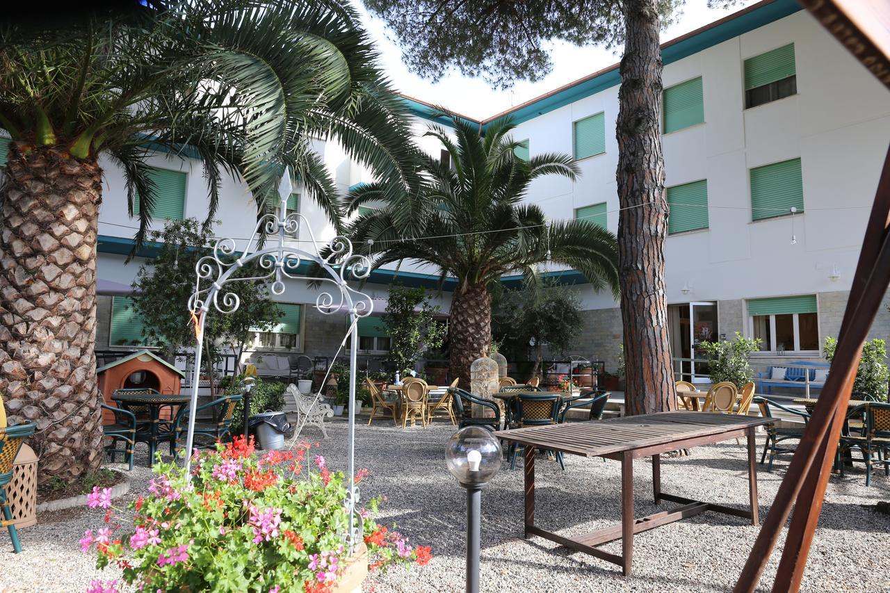 Hotel Massimo Marina di Cecina Eksteriør bilde