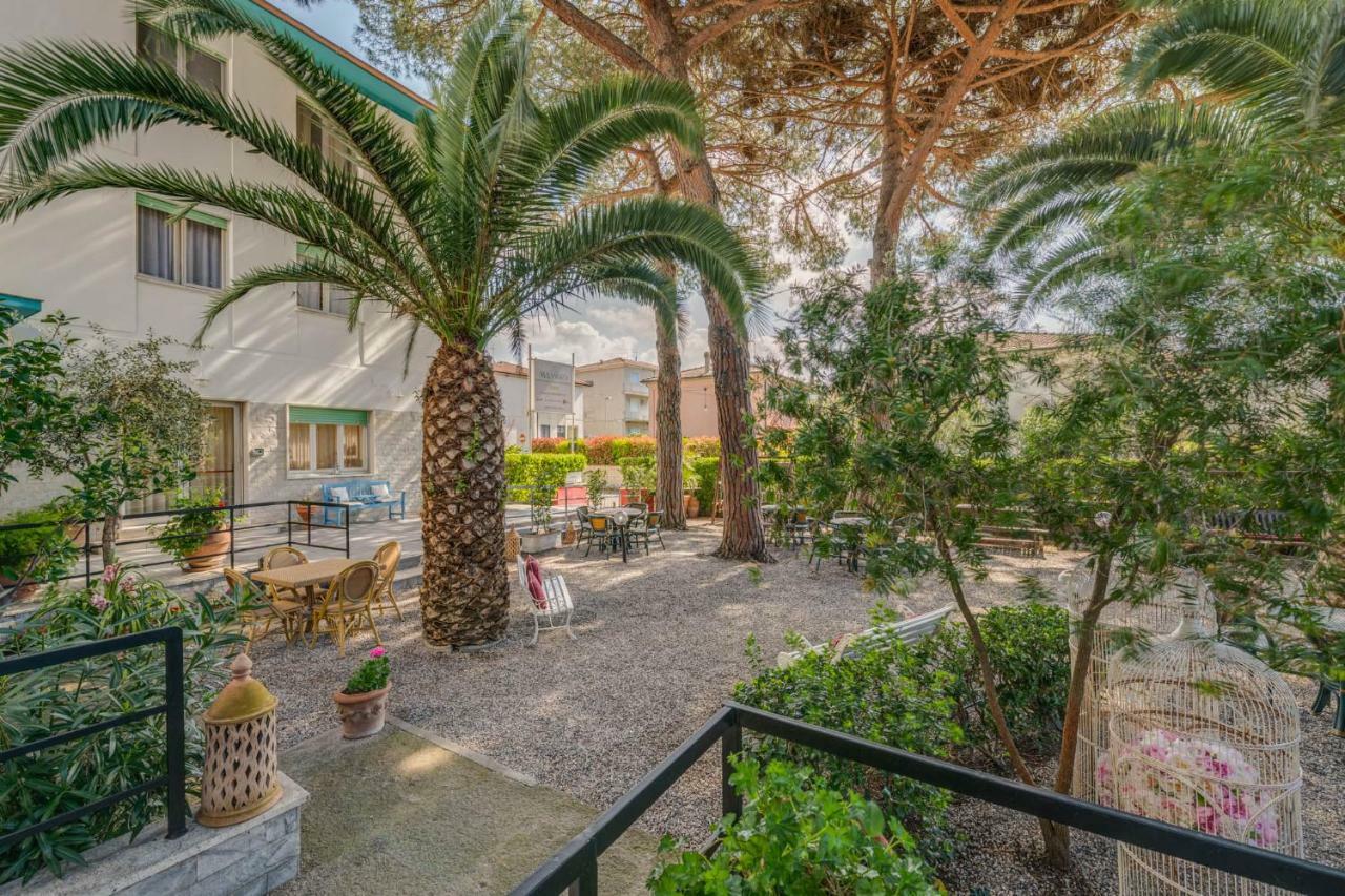 Hotel Massimo Marina di Cecina Eksteriør bilde