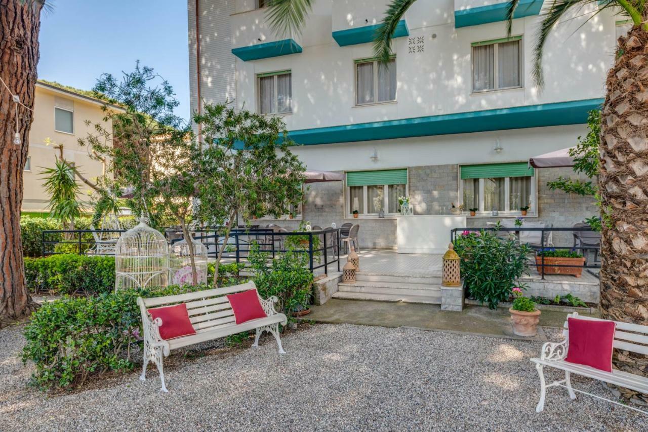 Hotel Massimo Marina di Cecina Eksteriør bilde
