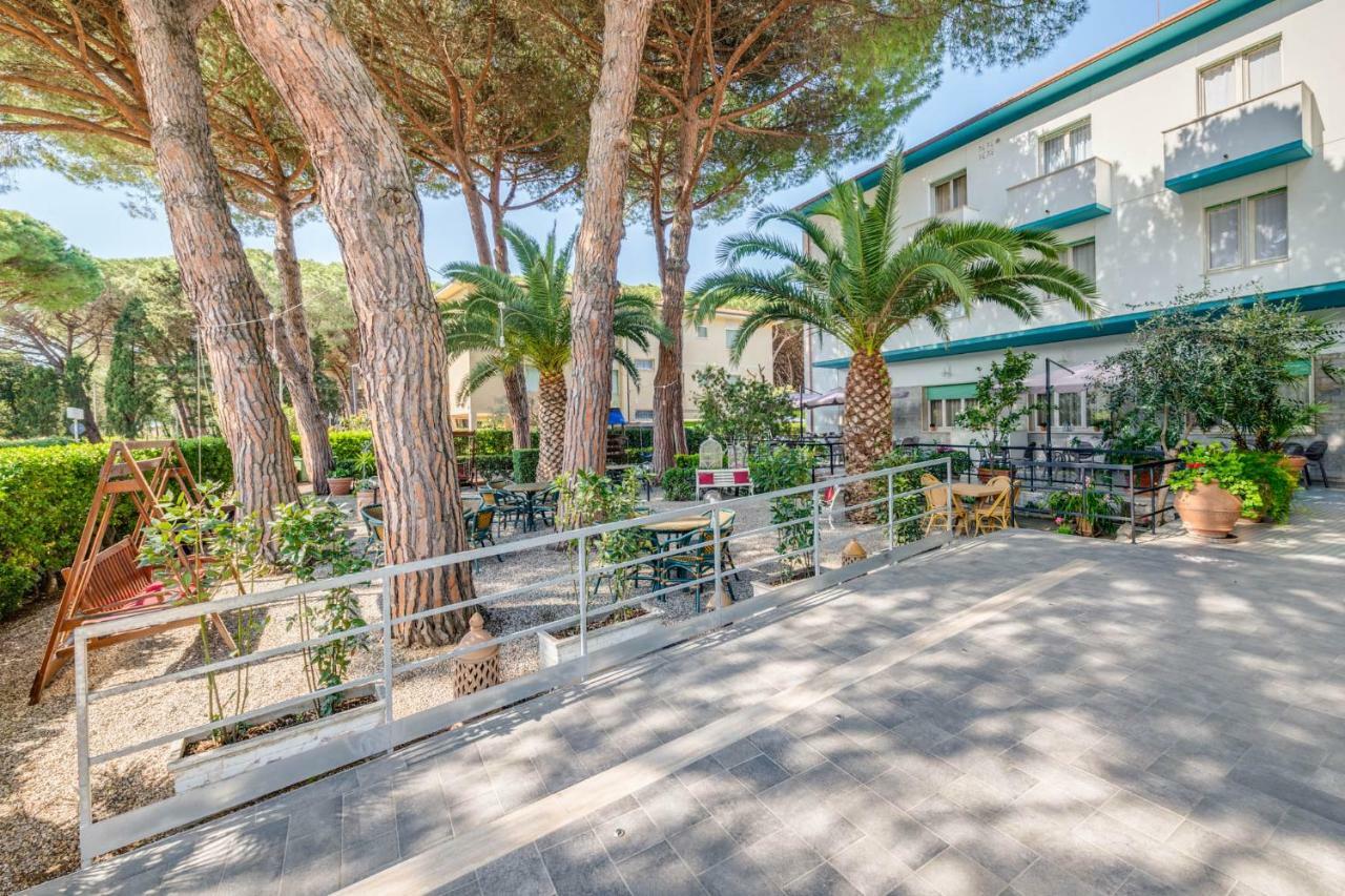 Hotel Massimo Marina di Cecina Eksteriør bilde